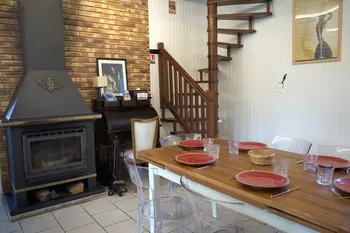 Salle à manger avec cheminée Salle à manger avec cheminée