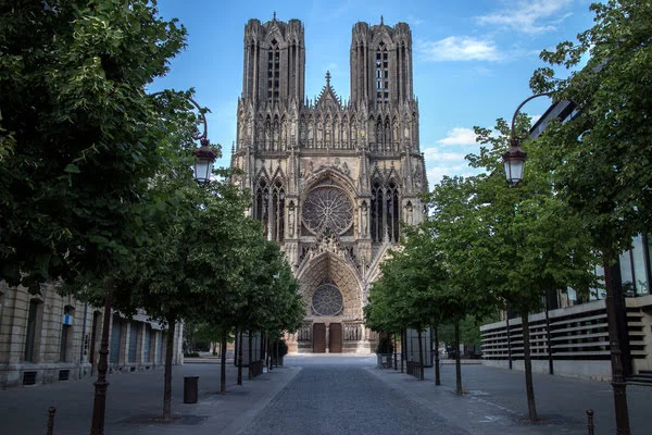 Cathédrale de Reims à visiter près de la Fugue Champenoise Cathédrale de Reims à visiter près de la Fugue Champenoise